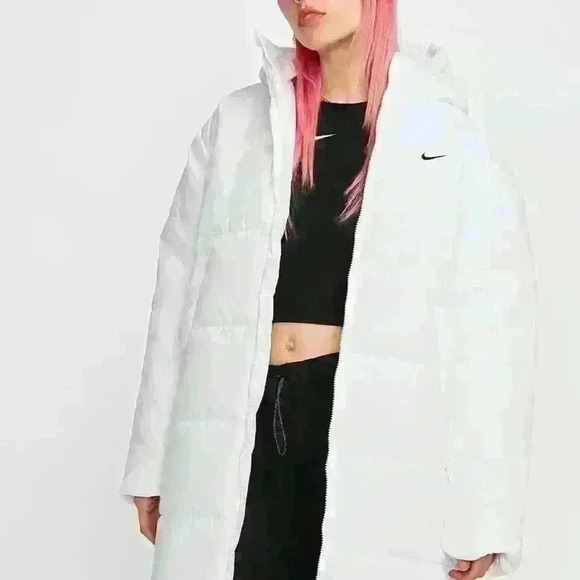 Women’s Classic Nike Puffer It’s a puffer if it’s bigger than norm doesn’t mat. - Picture 8 of 12